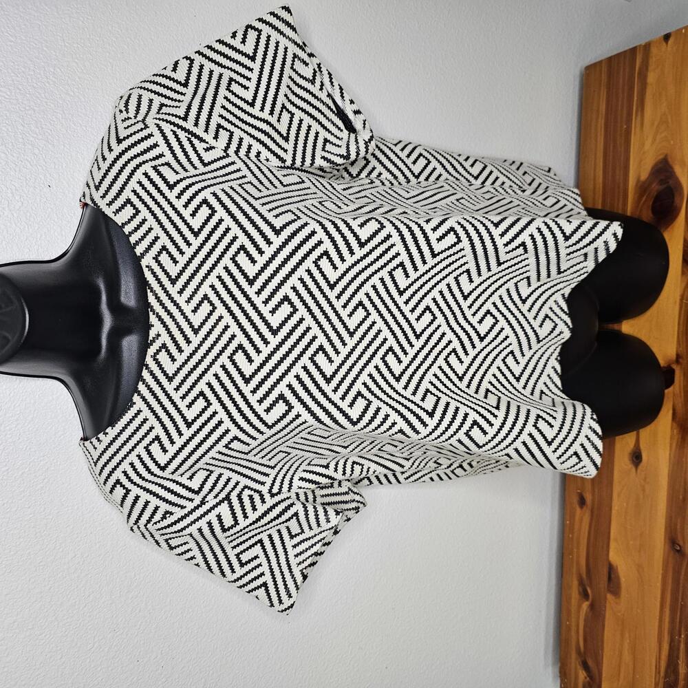 W5 Geometric Boxy Puffy Short Sleeved Top